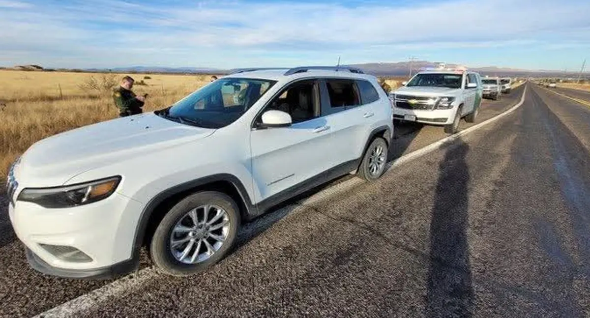 Detienen a dos menores por tráfico de personas en frontera de Arizona