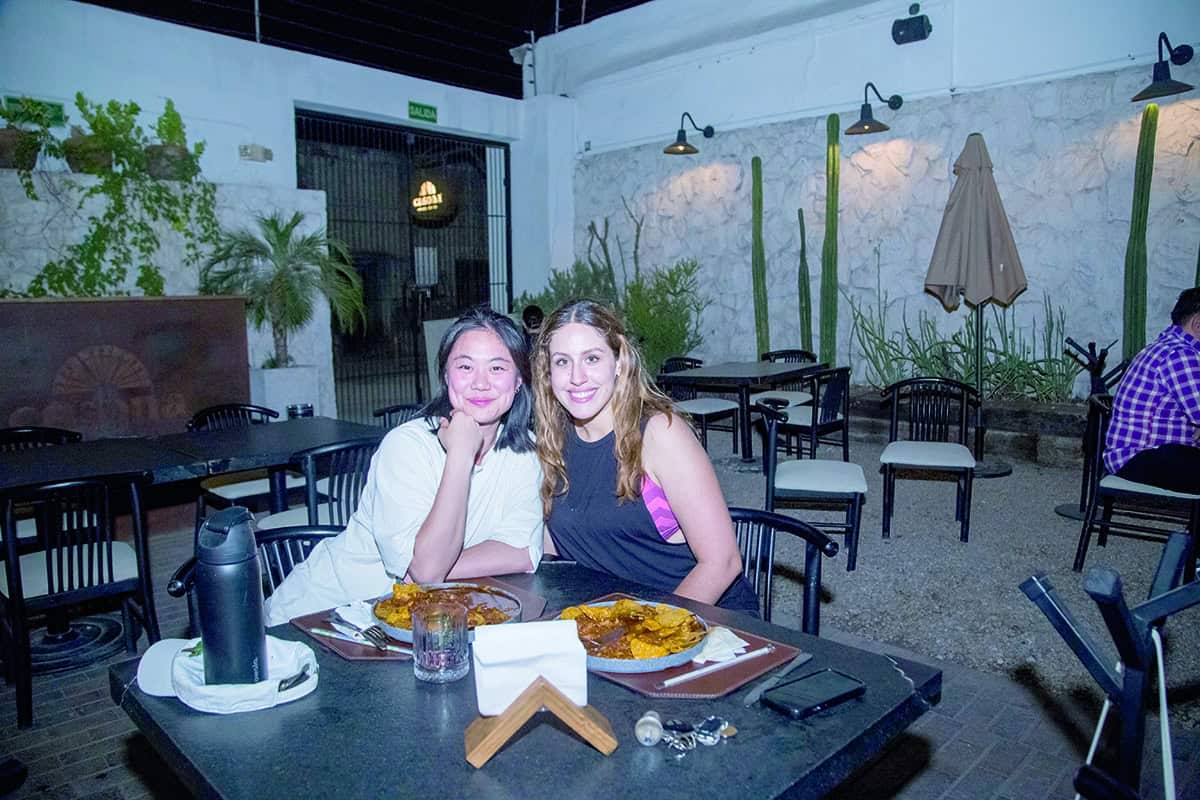 Celebran en Casona Obregón 55 cumpleaños en distintas mesas