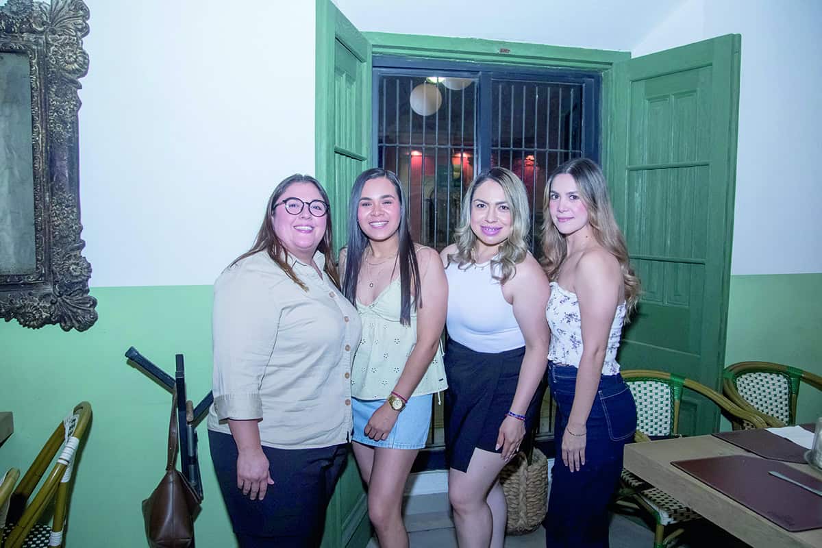 Celebran en Casona Obregón 55 cumpleaños en distintas mesas