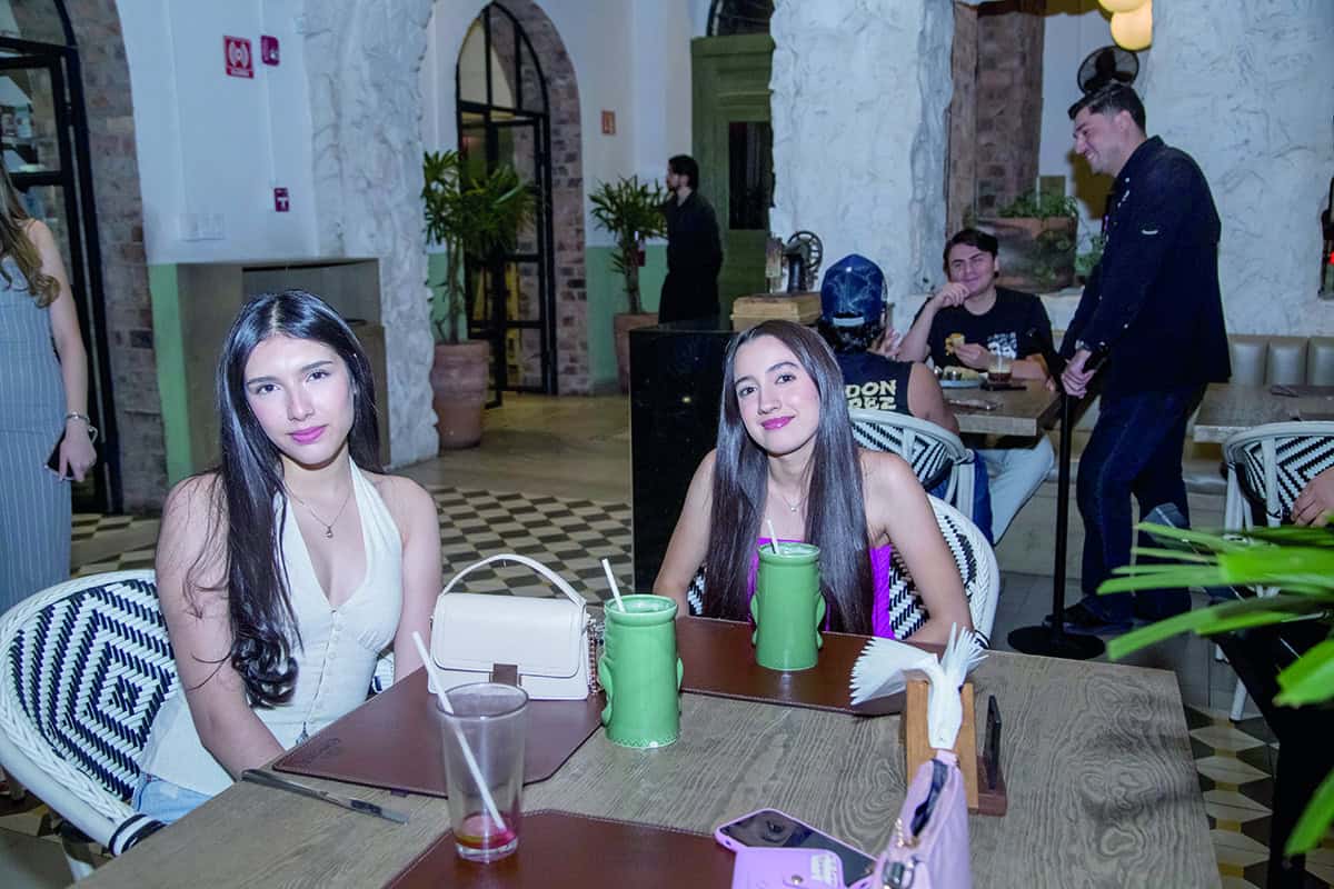 Celebran en Casona Obregón 55 cumpleaños en distintas mesas