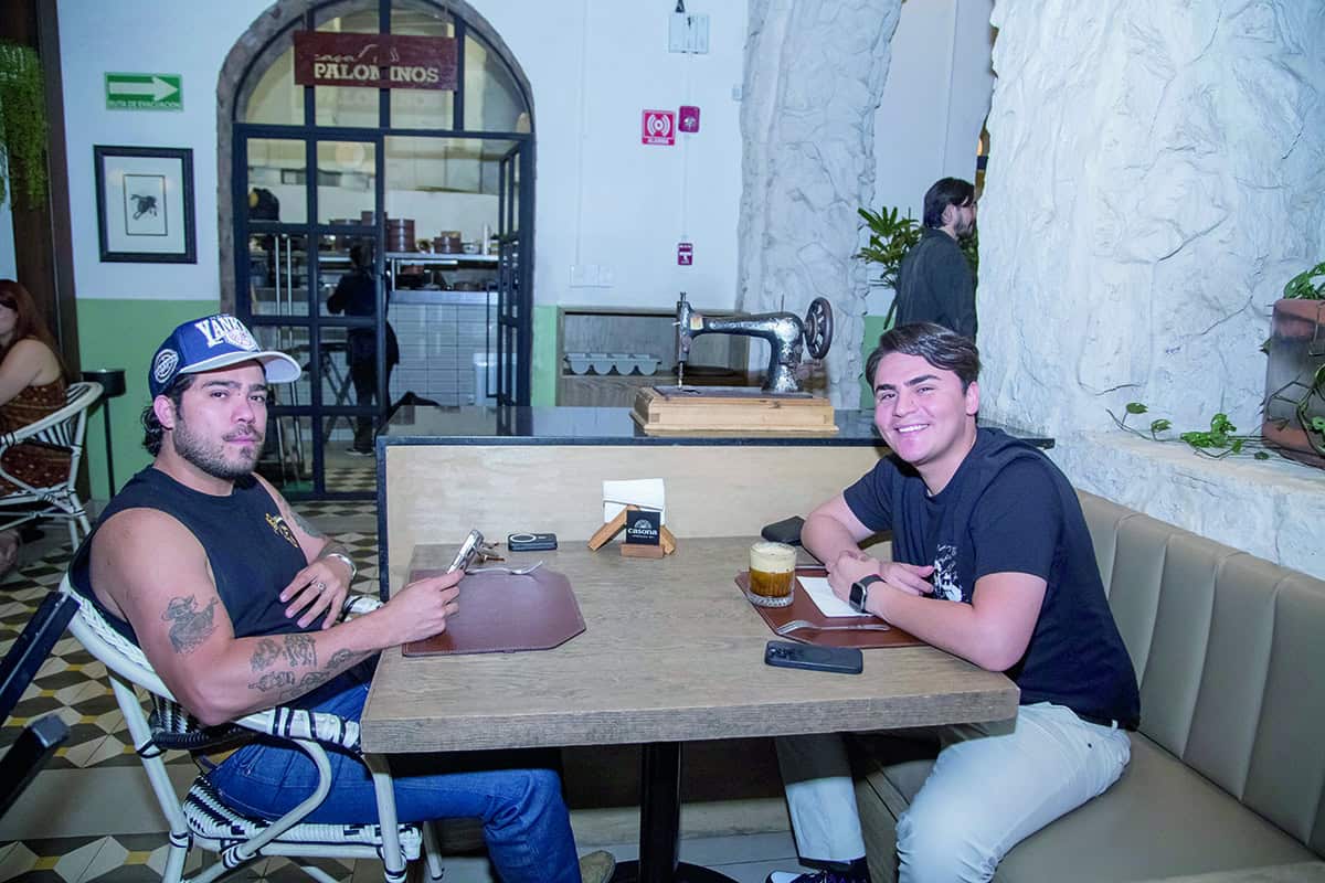 Celebran en Casona Obregón 55 cumpleaños en distintas mesas
