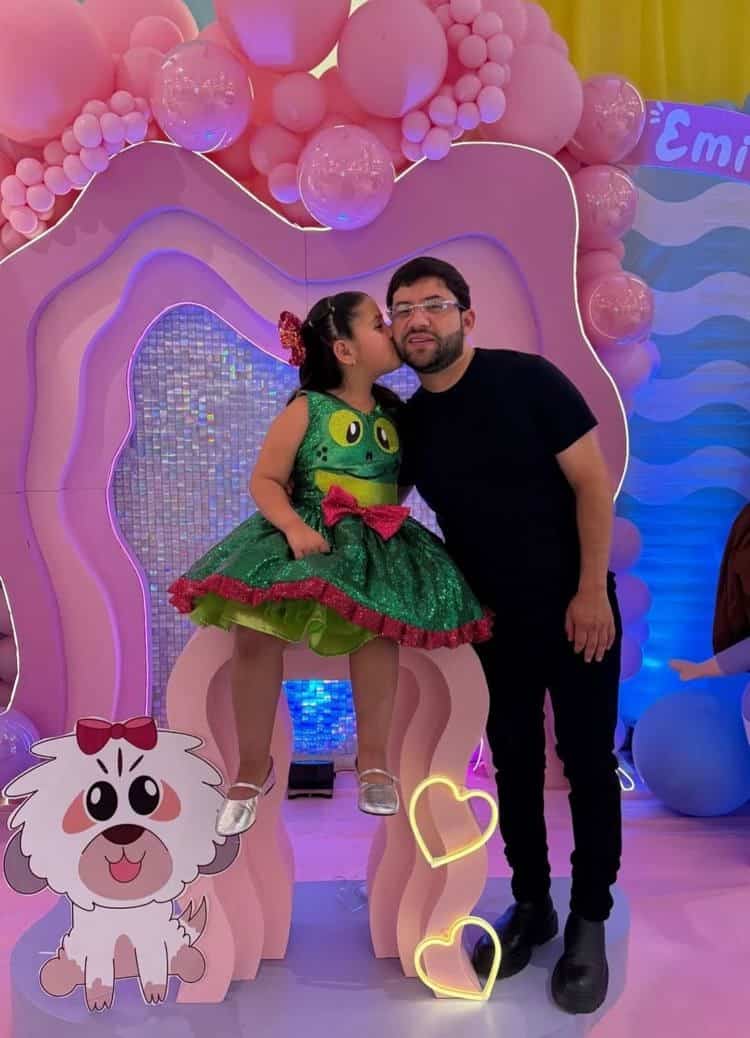Luis R. Conriquez festeja en grande el cumpleaños de su hija en Caborca