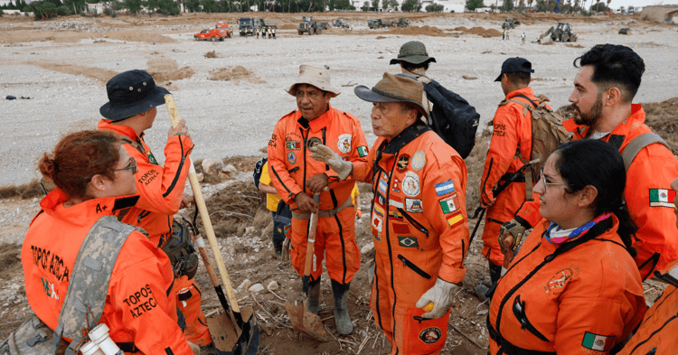 Brigada Topos Azteca se suma a labores de rescate en Texas