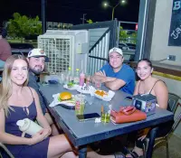 Saborean la cerveza artesanal de Buqui Bichi