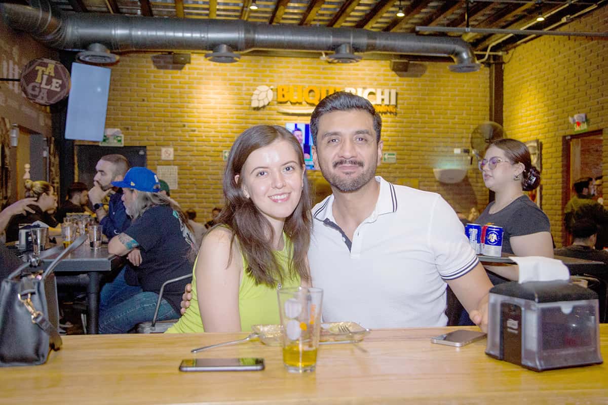 Saborean la cerveza artesanal de Buqui Bichi