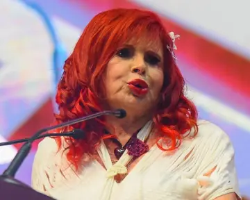 Anulan veto a periodista y medio denunciados por Layda Sansores