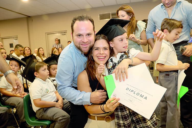 Se gradúan pequeños del prescolar: Irish International School