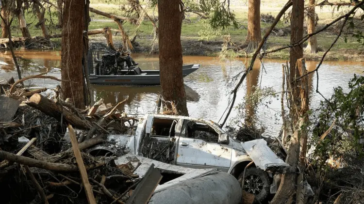 Las inundaciones en Texas por las lluvias y desbordamiento del Río Guadalupe han cobrado 129 vidas