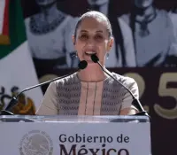 Activistas bloquean convoy de Sheinbaum en Ensenada, BC