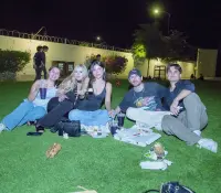 Realizan picnic bajo las estrellas