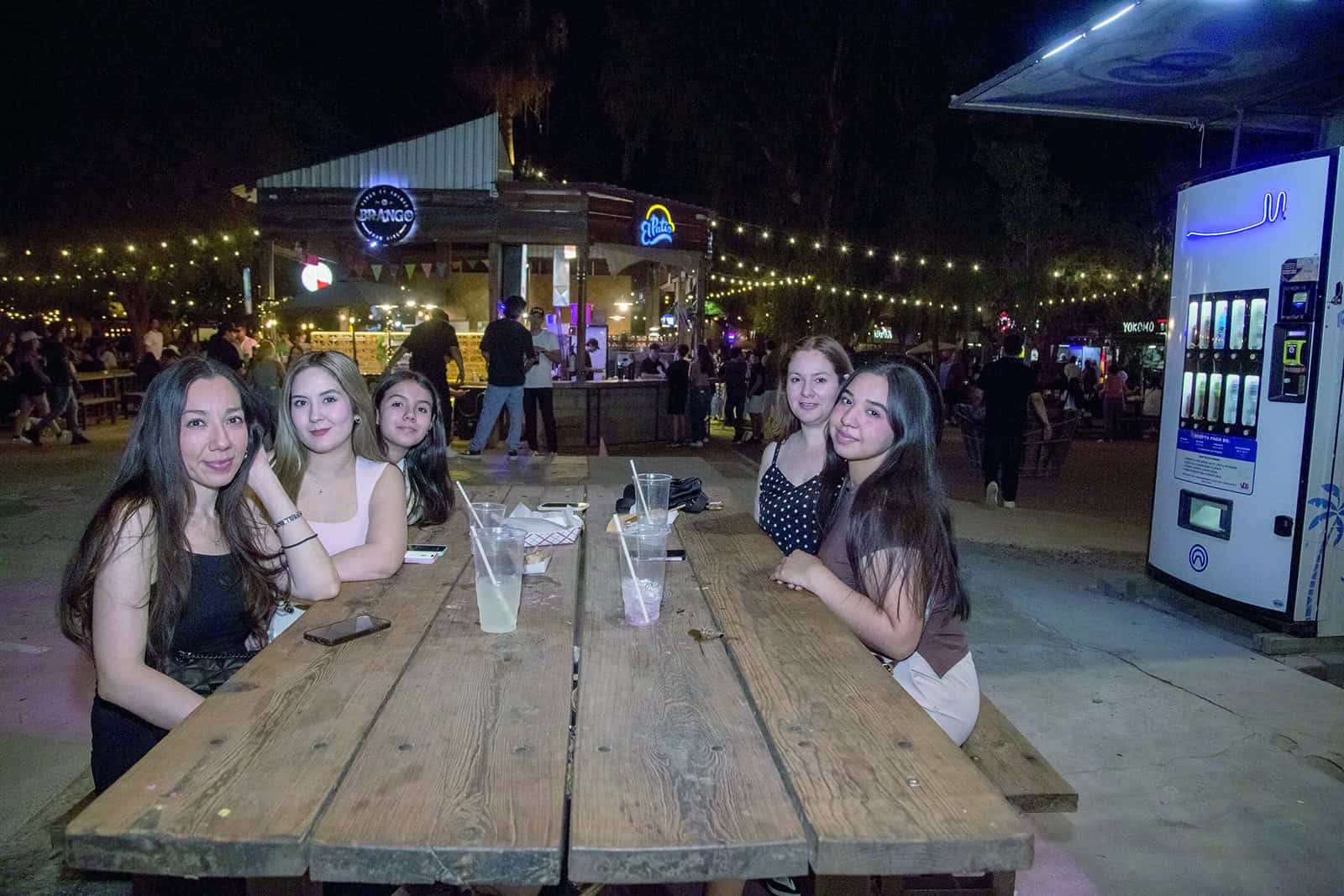 Realizan picnic bajo las estrellas