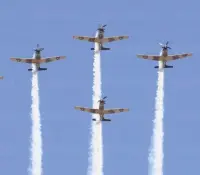 Escuadrón acrobático Águilas Aztecas ofrece espectáculo con 20 maniobras