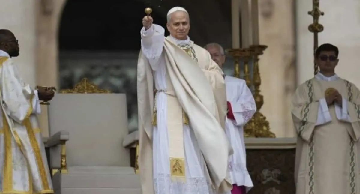 Papa León XIV conmueve con abrazo a niño durante audiencia en el Vaticano