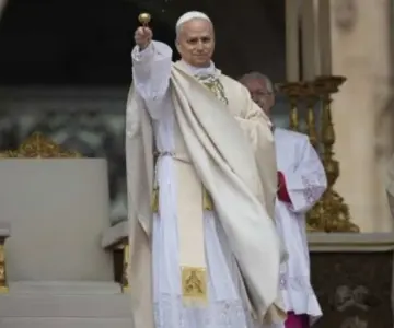 Papa León XIV conmueve con abrazo a niño durante audiencia en el Vaticano