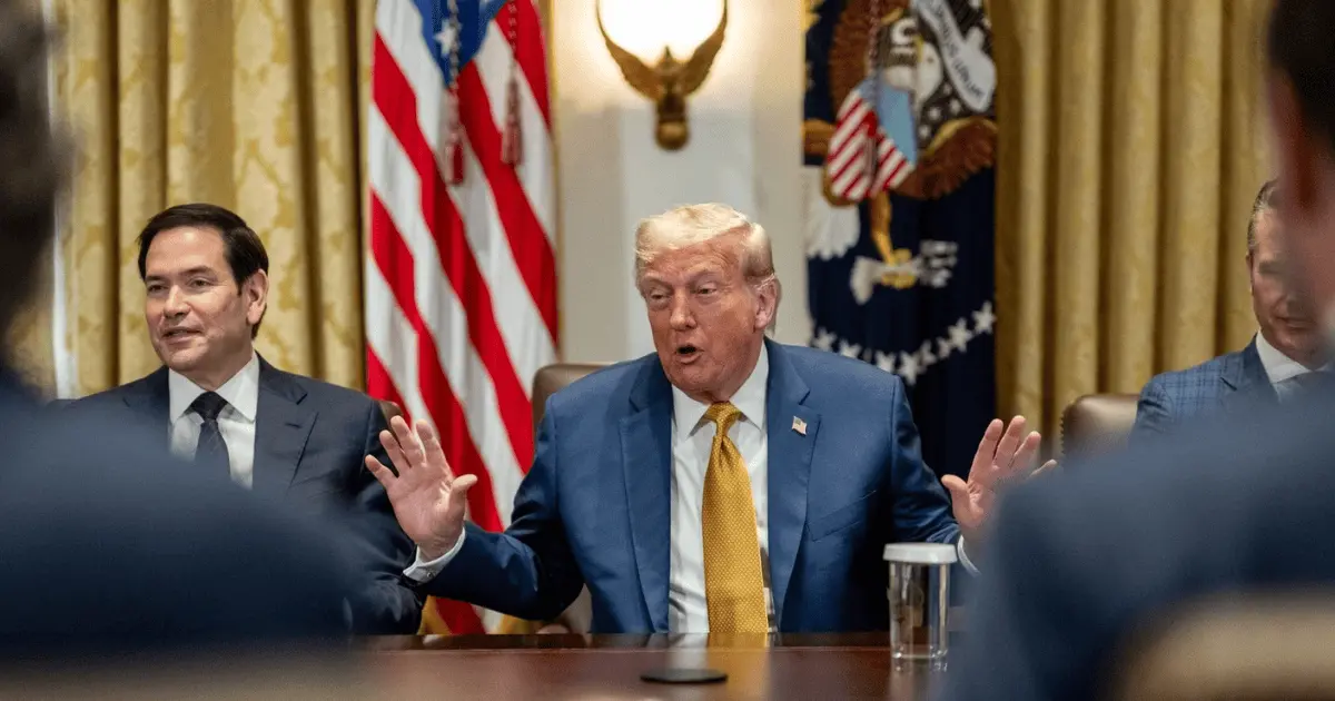 Trump asegura que no negociará el arancel del 30 por ciento