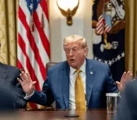 Trump asegura que no negociará el arancel del 30 por ciento