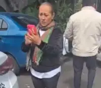 Mujer agrede a policías en la CDMX y la llaman Lady Paso Peatonal