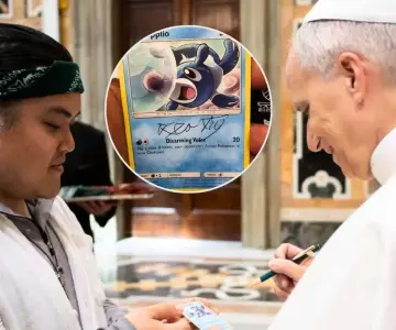Papa León XIV bendice carta de Pokémon y momento se viraliza