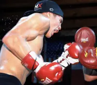 Óscar Valdez deja al Canelo Team y regresa con Manny Robles