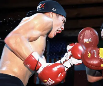 Óscar Valdez deja al Canelo Team y regresa con Manny Robles