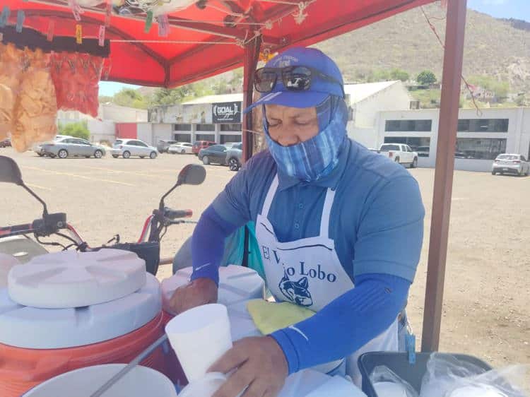 Alejandro Uribe les lleva el sabor a los Guaymenses con sus aguas frescas