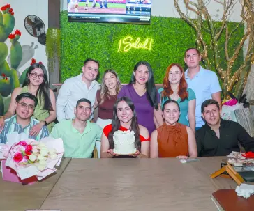Se reúnen amigos en un lugar especial