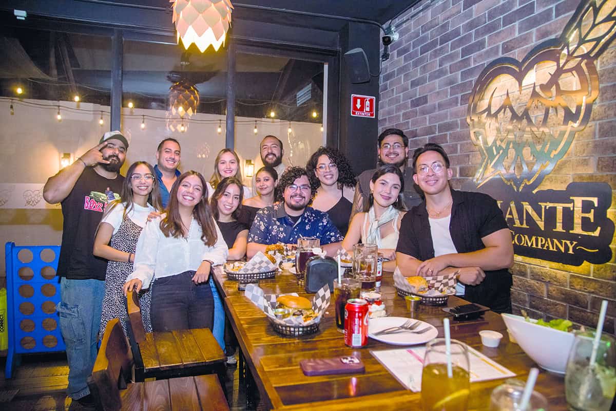 Reconocen el esfuerzo con aplausos y comida
