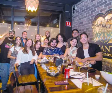 Reconocen el esfuerzo con aplausos y comida