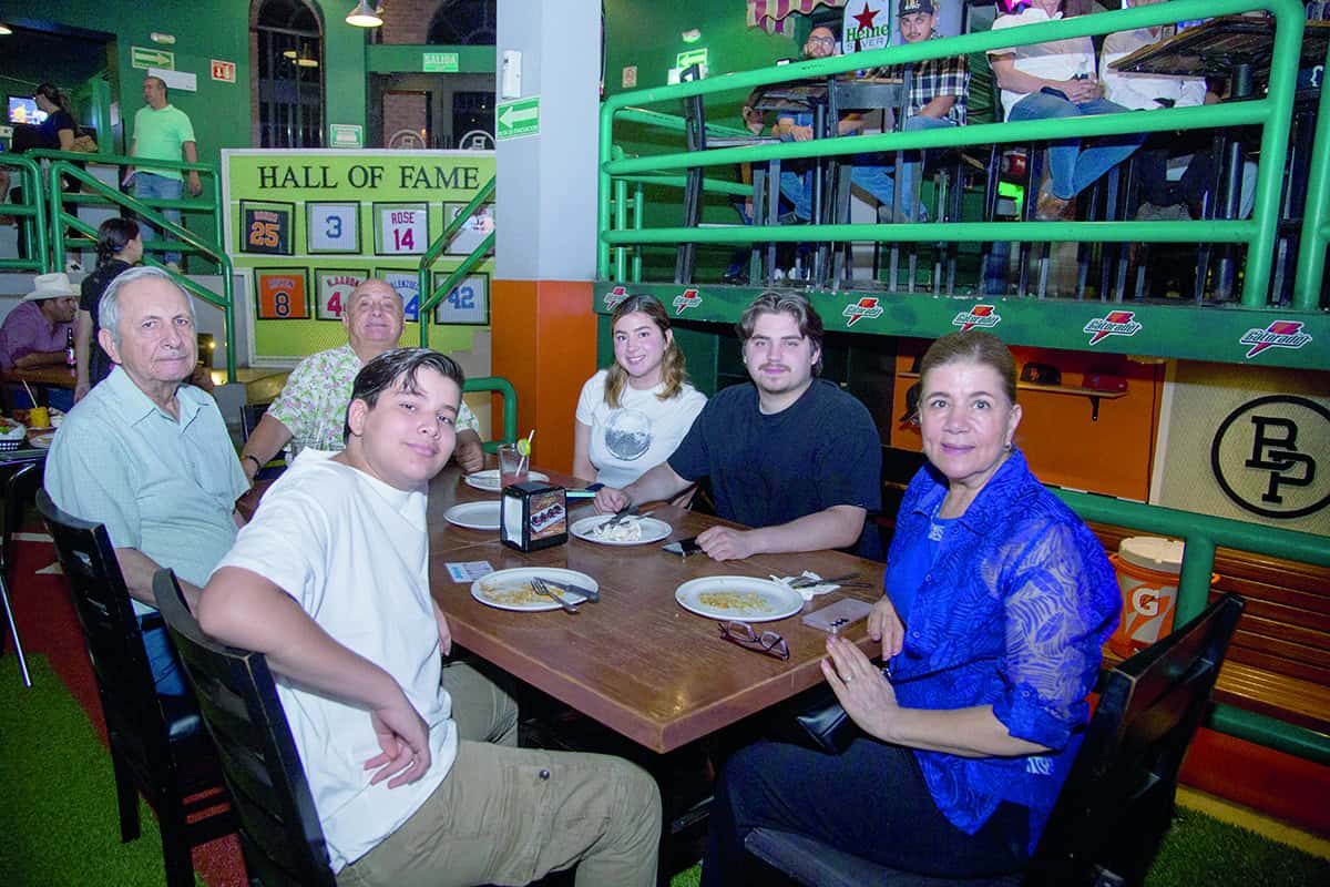 Comparten tiempo con quienes más quieren