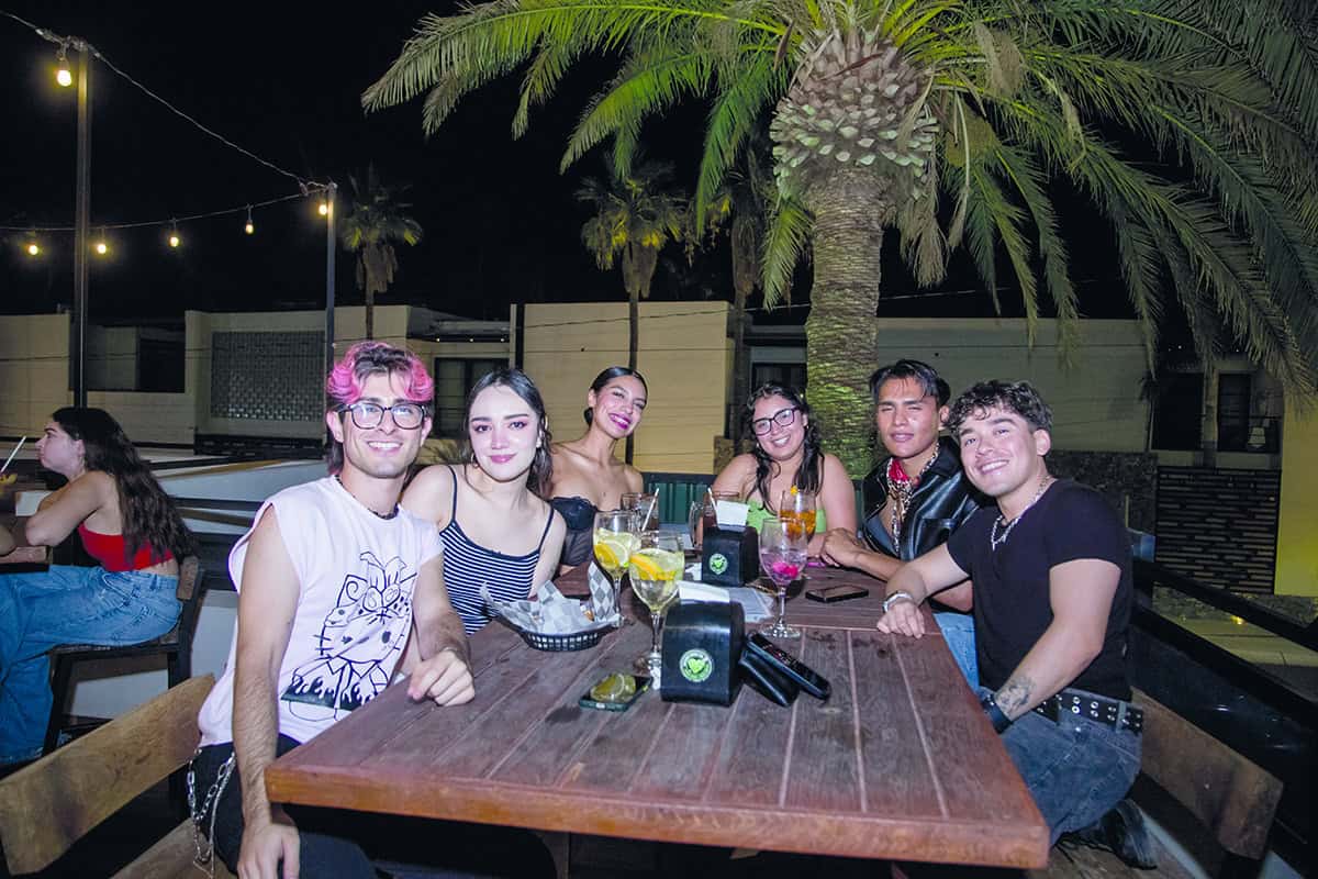 Reconocen el esfuerzo con aplausos y comida