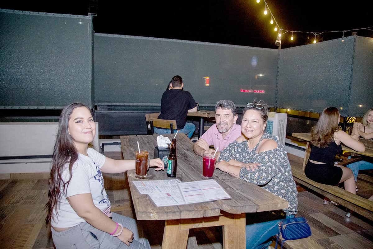 Reconocen el esfuerzo con aplausos y comida