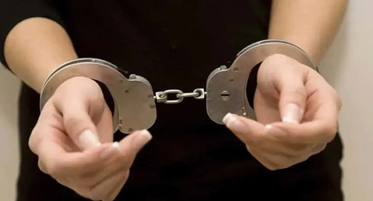 Mujer detenida en Paseos del Pedregal por robar un cilindro