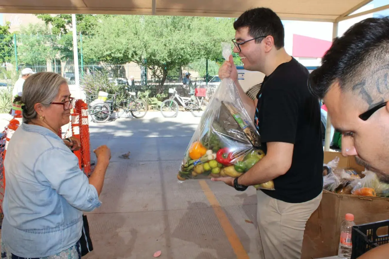 El Banco Alimentario lleva paquetes de ayuda a 30 colonias de Hermosillo