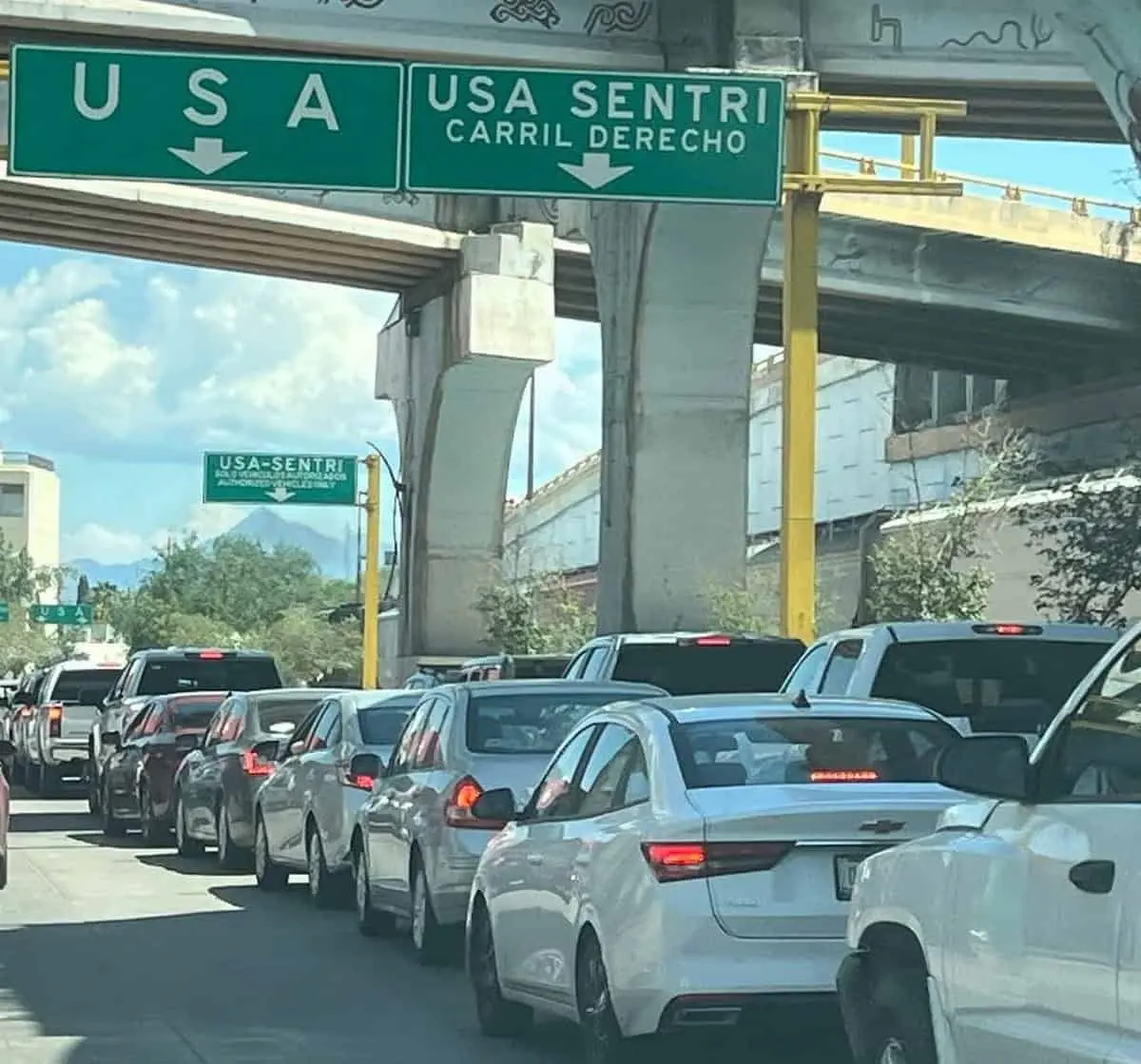 Automovilistas esperan hasta 2 horas para ir a Nogales Arizona