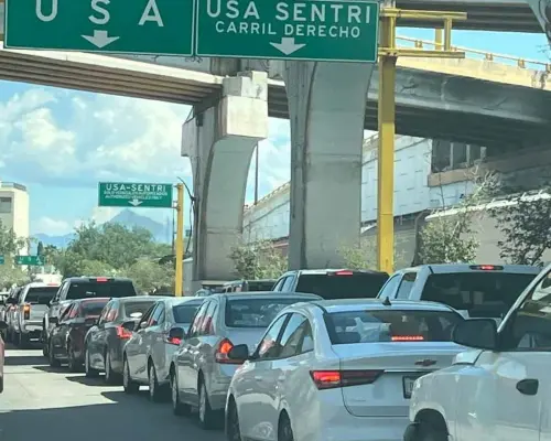 Automovilistas esperan hasta 2 horas para ir a Nogales Arizona