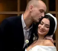 Charli XCX se casa con George Daniel en boda en Londres