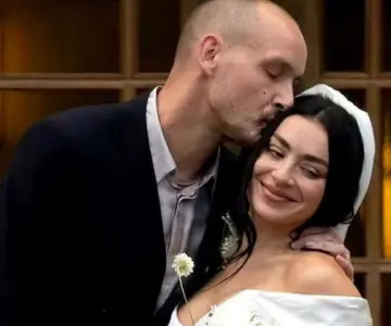 Charli XCX se casa con George Daniel en boda en Londres
