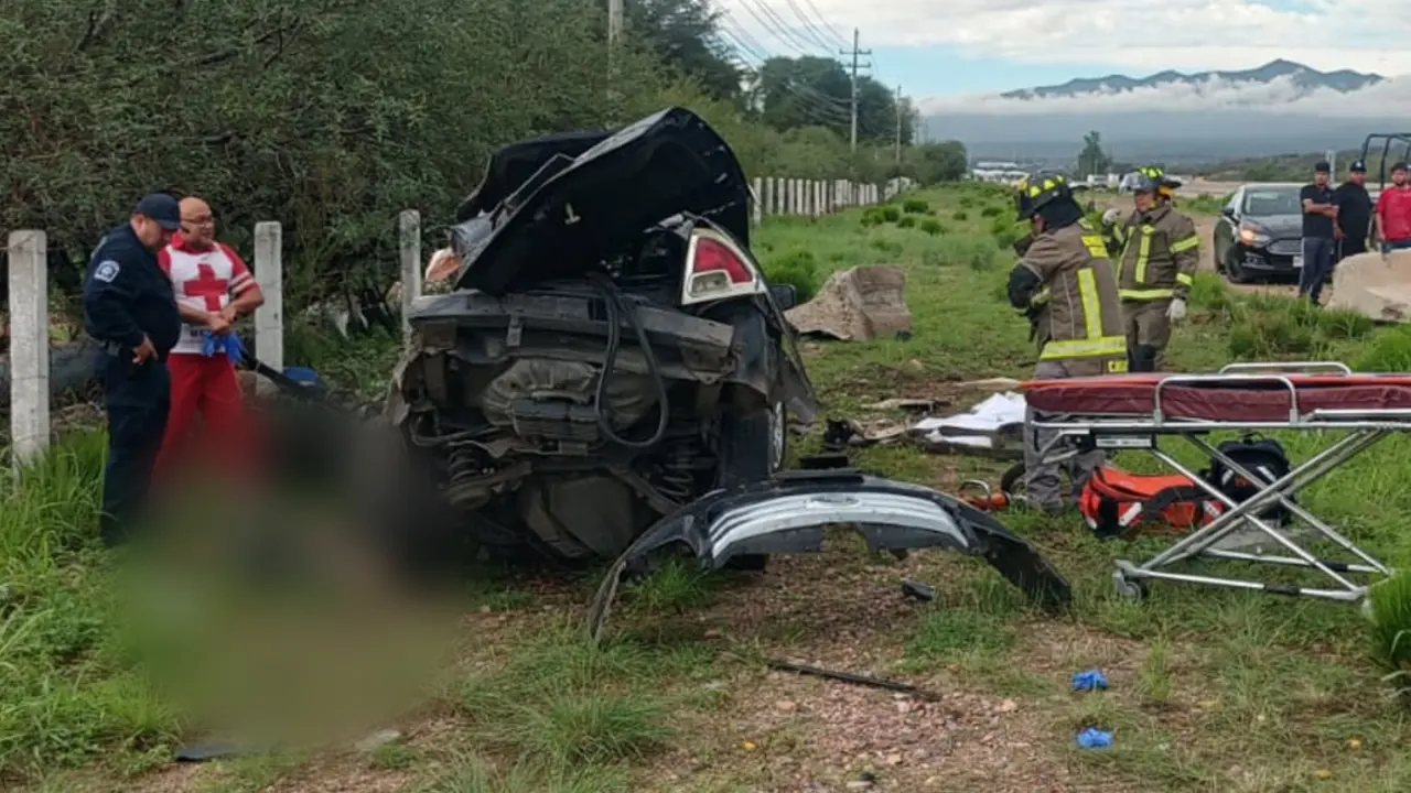 Mueren 3 hombres y una mujer resulta lesionada en carretera 15