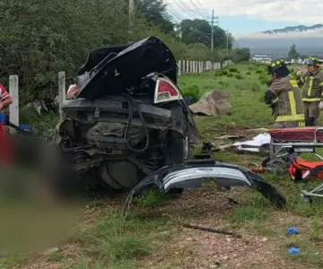 Mueren 3 hombres y una mujer resulta lesionada en carretera 15