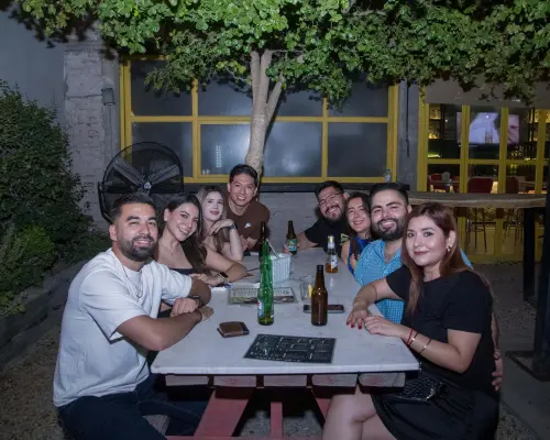 Viven una noche llena de vida