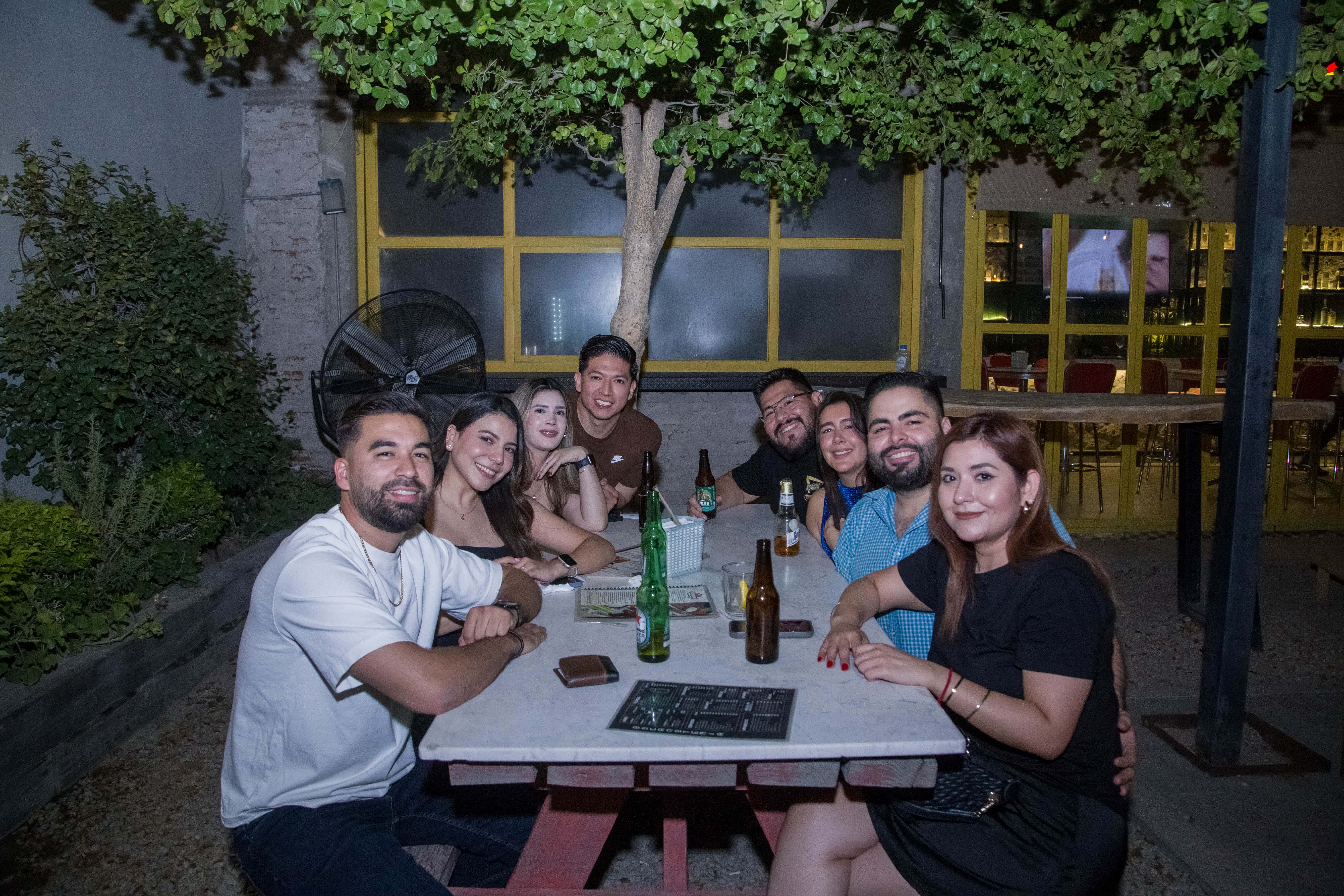 Viven una noche llena de vida