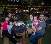 Viviendo la alegría con amigos, familia y mascotas