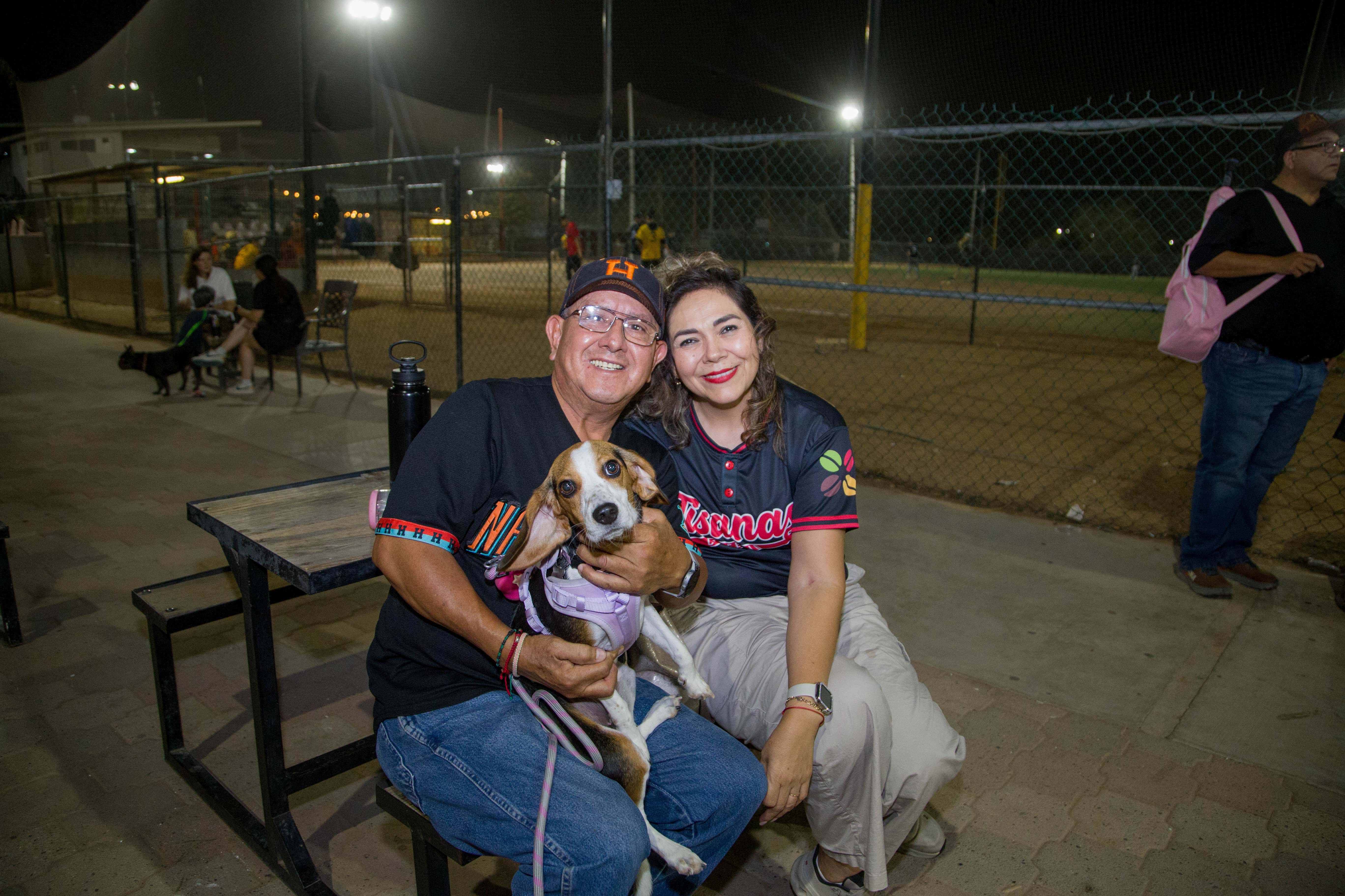 Viviendo la alegría con amigos, familia y mascotas