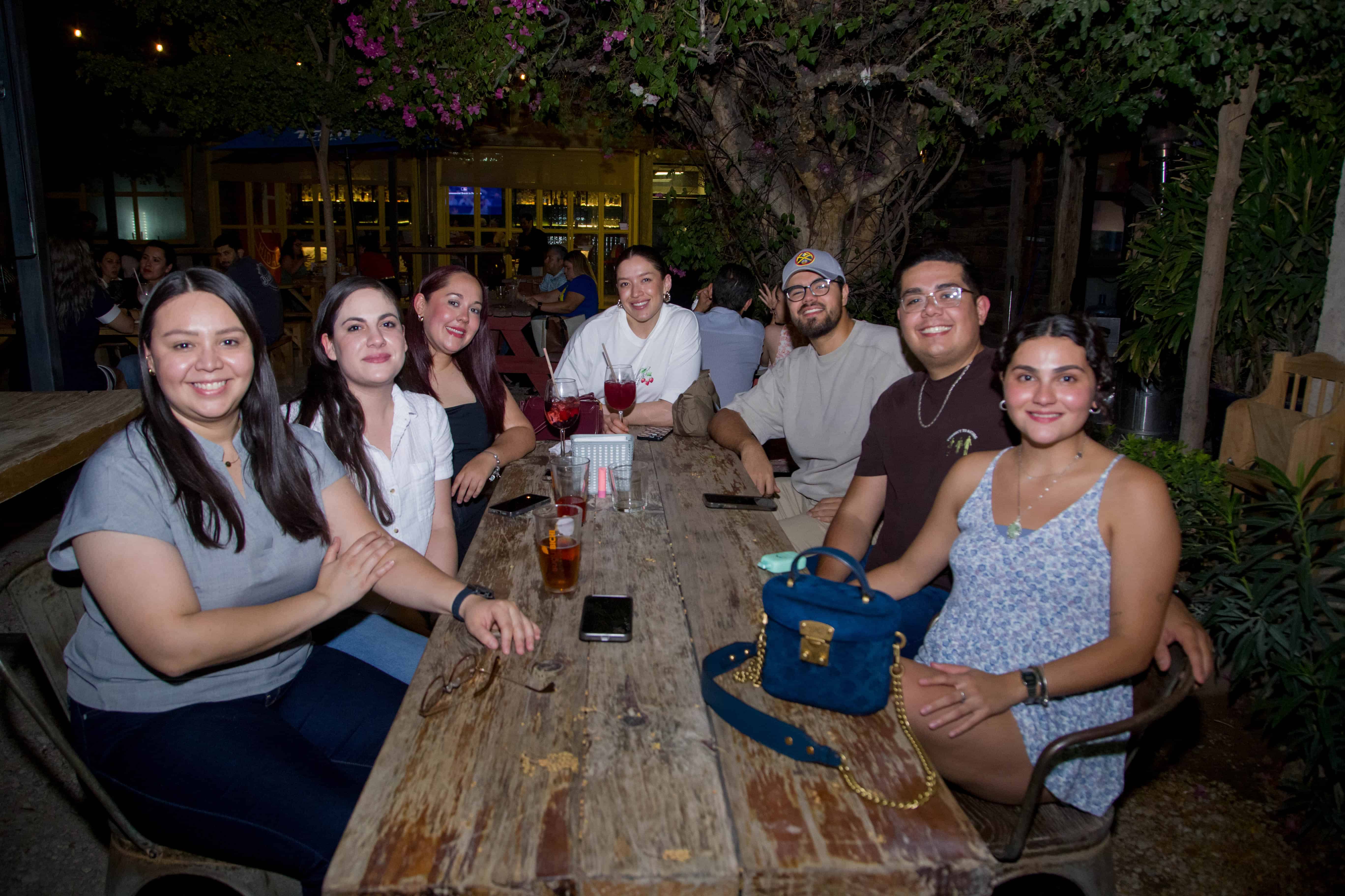 Viven una noche llena de vida
