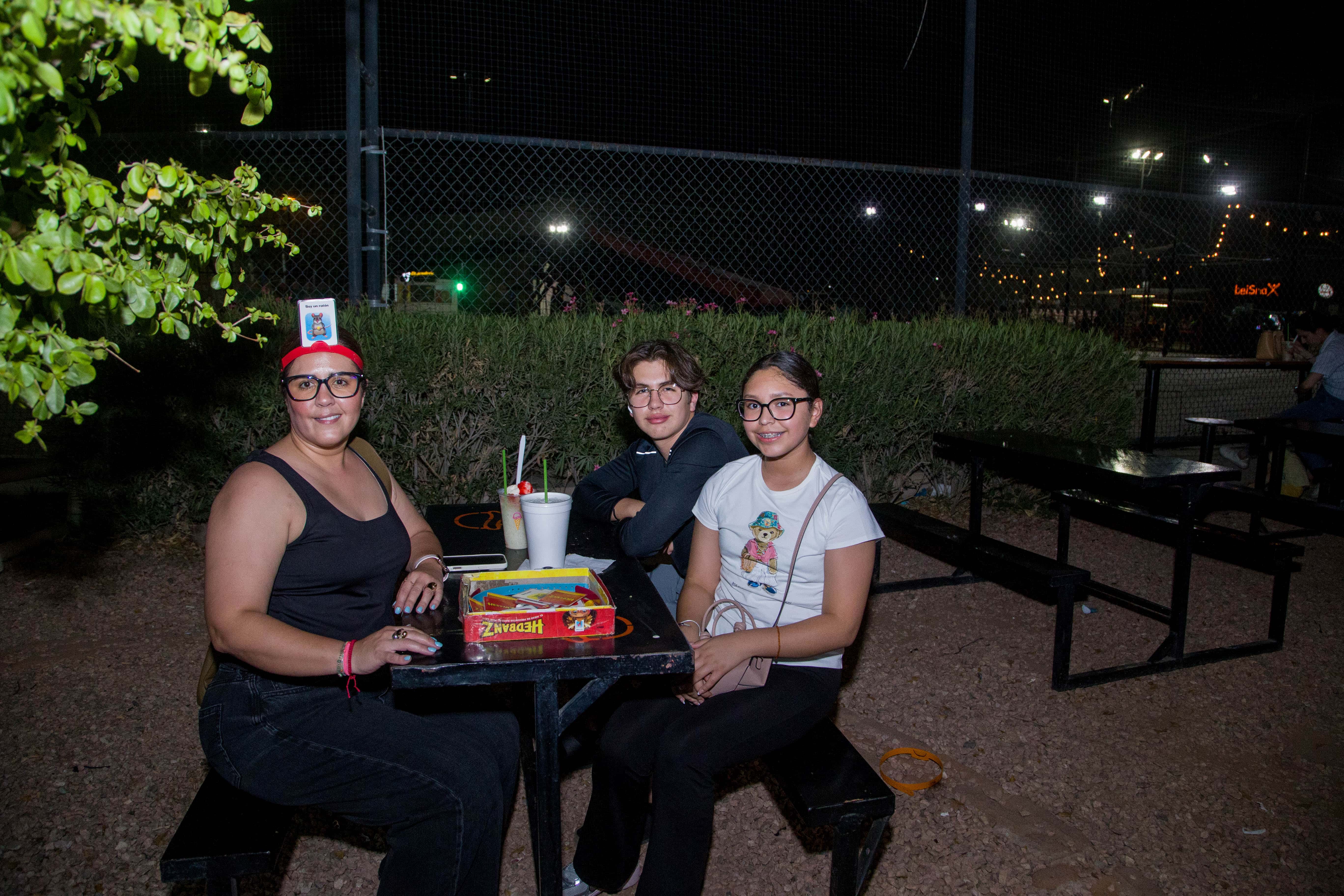 Viviendo la alegría con amigos, familia y mascotas