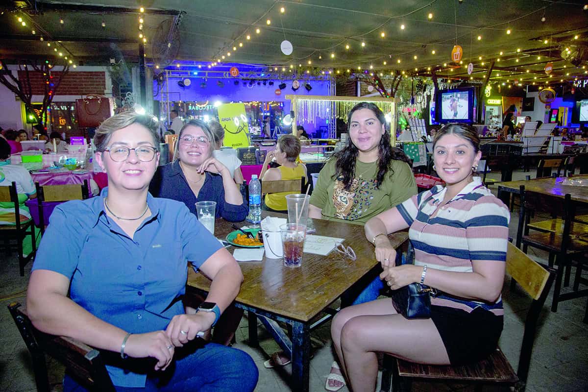 Risas al centro y antojos al rededor de la mesa
