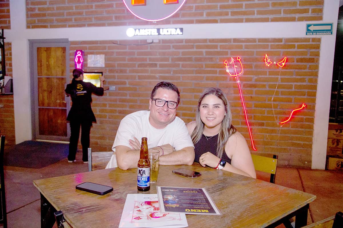 Risas al centro y antojos al rededor de la mesa