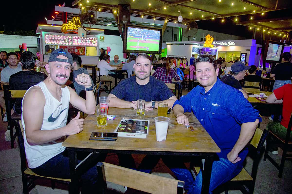 Risas al centro y antojos al rededor de la mesa