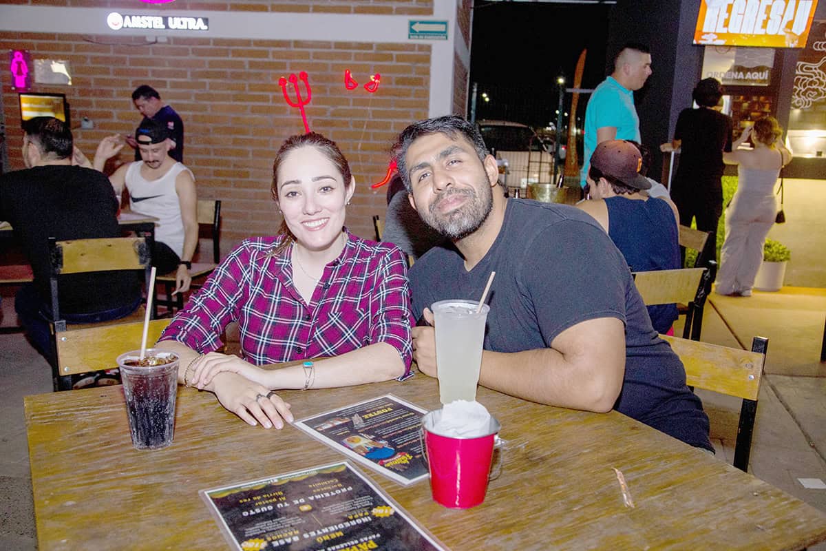 Risas al centro y antojos al rededor de la mesa