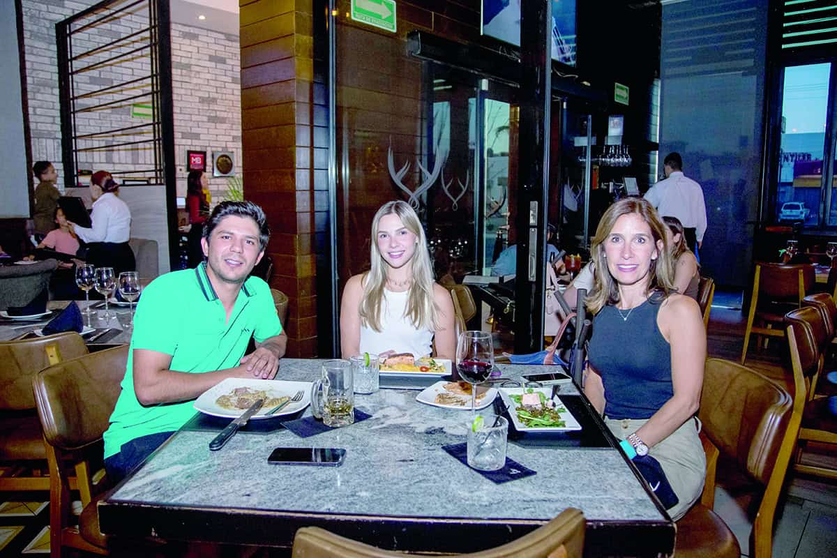 Comen platillo típico de Sonora